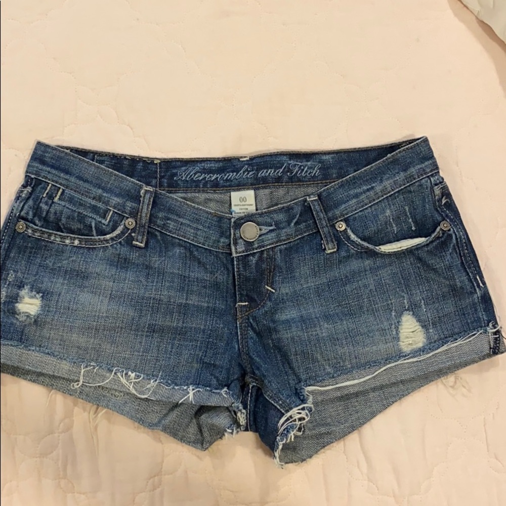 Abercrombie and Fitch low rise denim shorts 00